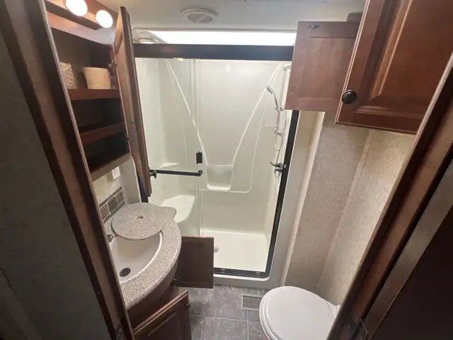 2012 Heartland Bighorn 3685RL SPACIOUS,, COUPLES UNIT - Photo 29