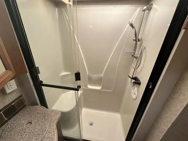 2012 Heartland Bighorn 3685RL SPACIOUS,, COUPLES UNIT - Photo 30