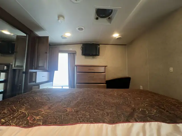 2012 Heartland Bighorn 3685RL SPACIOUS,, COUPLES UNIT - Photo 34