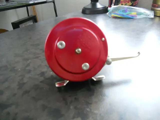 'NEW' 1960 RED MARTIN AUTOMATIC  FLY REEL - Photo 2