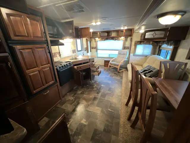 2012 Coachmen Chaparral 30RLS, SPACIOUS, COUPLES UNIT - Photo 5