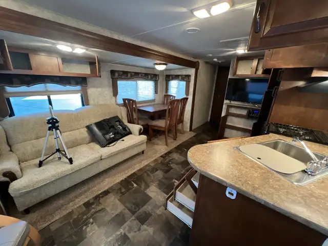2012 Coachmen Chaparral 30RLS, SPACIOUS, COUPLES UNIT - Photo 6