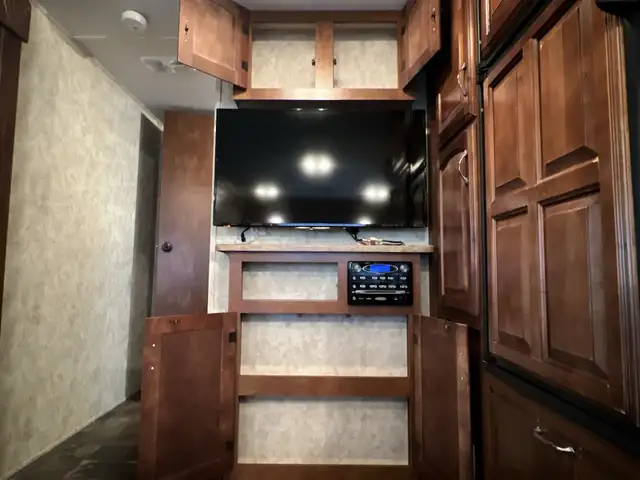 2012 Coachmen Chaparral 30RLS, SPACIOUS, COUPLES UNIT - Photo 15