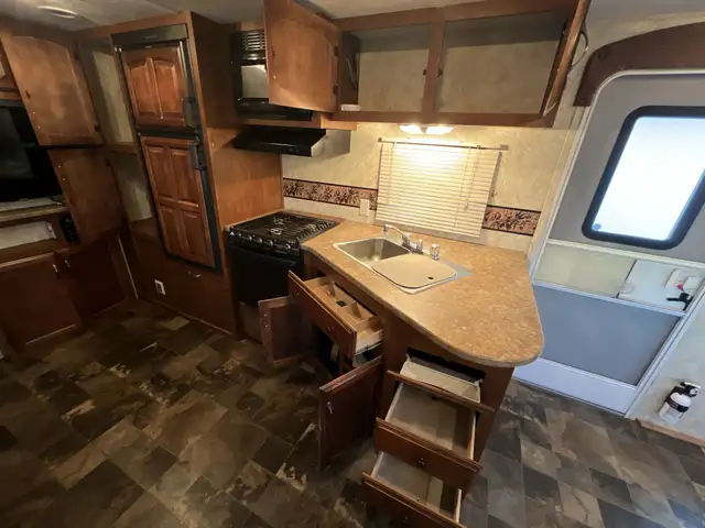 2012 Coachmen Chaparral 30RLS, SPACIOUS, COUPLES UNIT - Photo 23