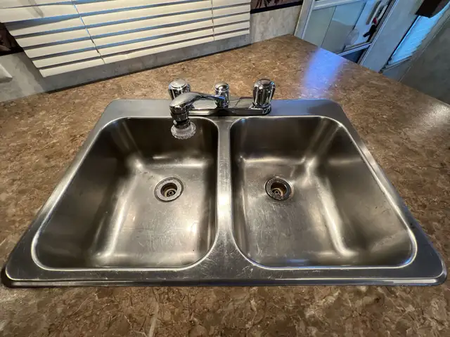 2012 Coachmen Chaparral 30RLS, SPACIOUS, COUPLES UNIT - Photo 24