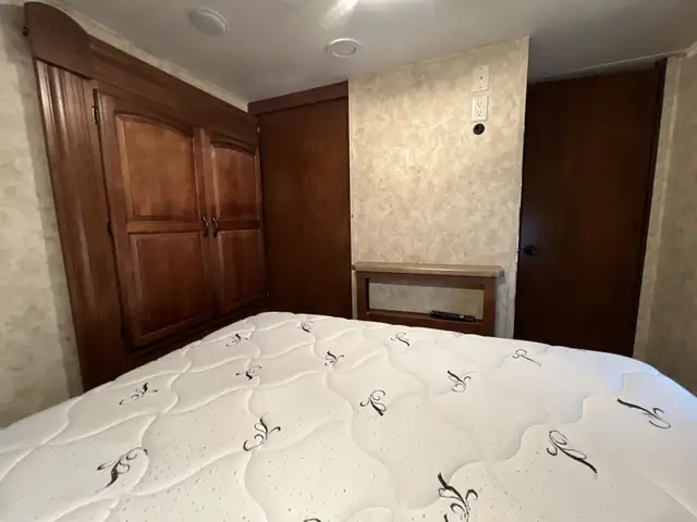 2012 Coachmen Chaparral 30RLS, SPACIOUS, COUPLES UNIT - Photo 31