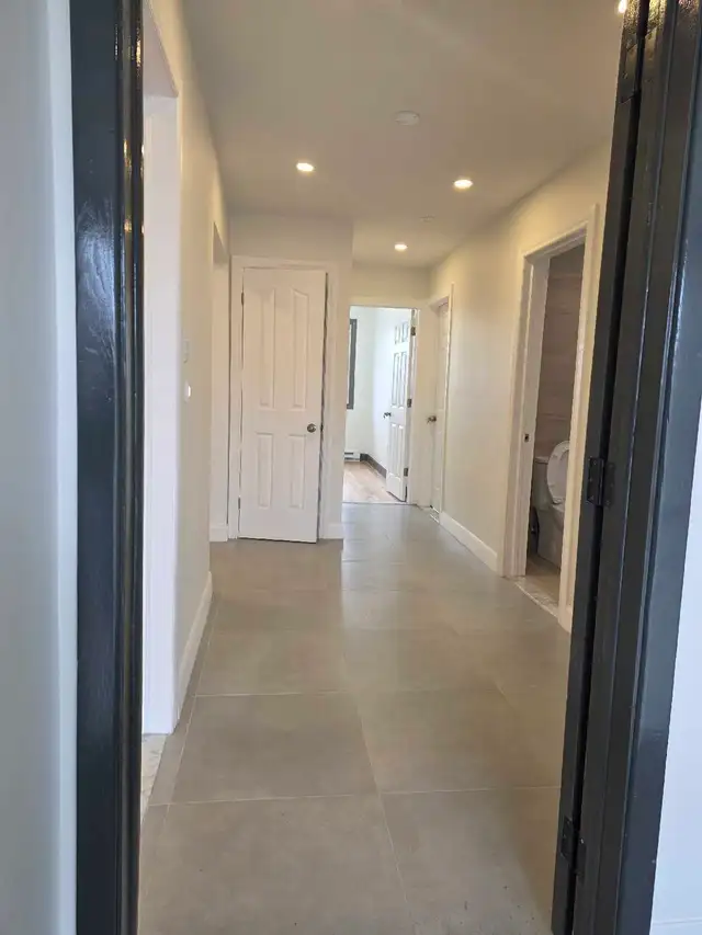 Metro fabre 5 1/2 a proximite de tous lumineux chaleureux - Photo 4