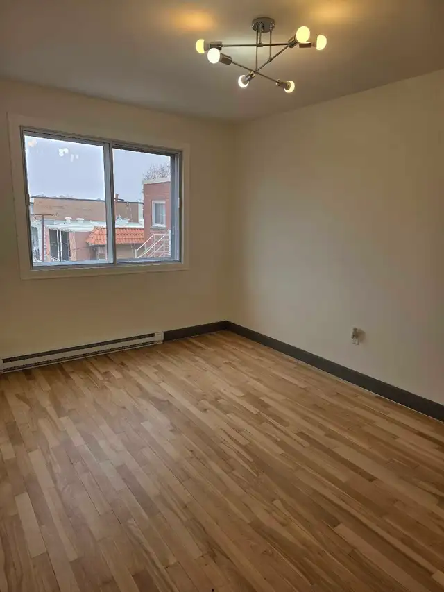 Metro fabre 5 1/2 a proximite de tous lumineux chaleureux - Photo 6