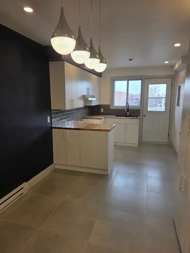 Metro fabre 5 1/2 a proximite de tous lumineux chaleureux - Photo 8