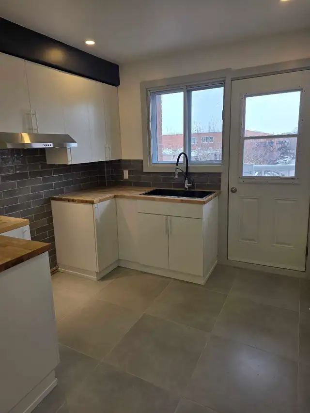 Metro fabre 5 1/2 a proximite de tous lumineux chaleureux - Photo 9