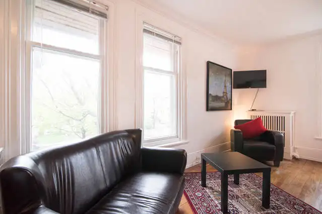 Large Bright Furnished Studio in the Heart of Sandy Hill - Photo 2