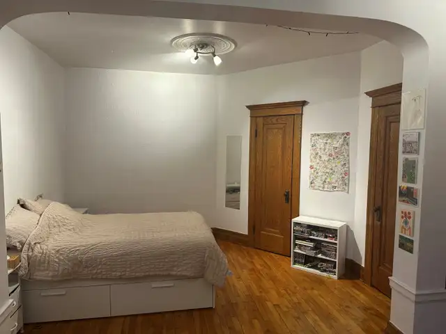 MÉTRO FABRE, BEAU 4 1/2 AVEC CACHET, 1ER AVEC JARDIN ARRIÈRE