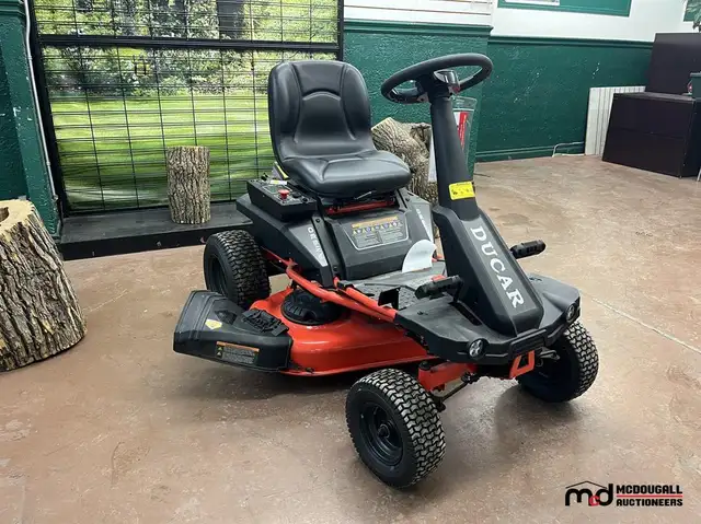 Équipement d’entretien de pelouse disponible aux enchères - Photo 2