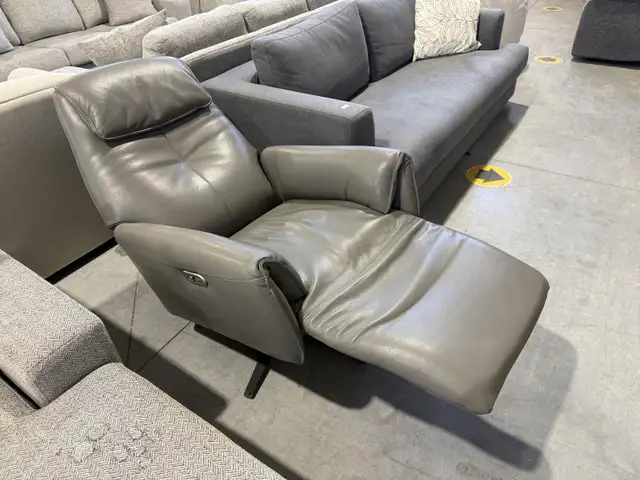Grey leather swivel power recliner - Photo 3