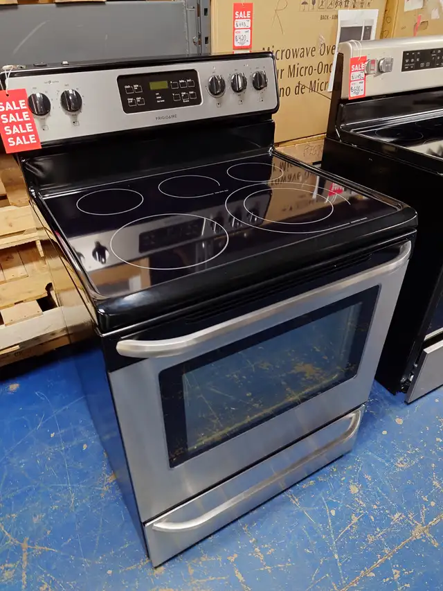 Frigidaire '30' Stainless Steel Freestanding Electric Range - Photo 2