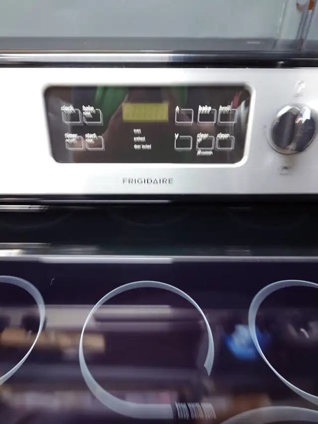 Frigidaire '30' Stainless Steel Freestanding Electric Range - Photo 4