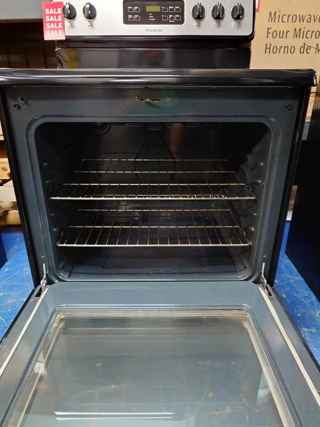 Frigidaire '30' Stainless Steel Freestanding Electric Range - Photo 7