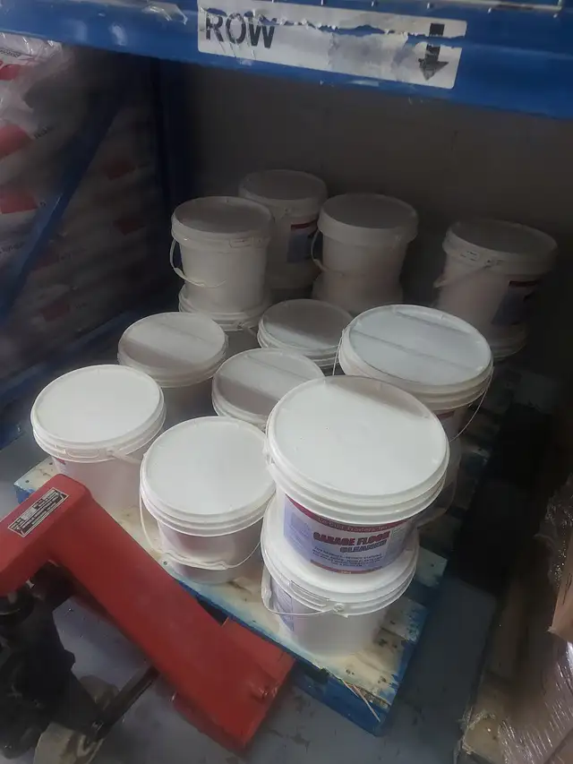 Commercial Floor Squeegee & Brooms - Photo 2