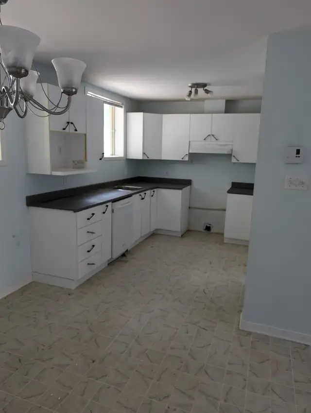 6 1/2 A LOUER, STYLE CONDO PRÈS DE LA GARE DEUX-MONTAGNES - Photo 2