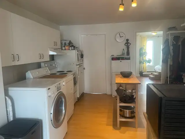 Beau grand 4 1/2 2e étage St-Sauveur Juillet - Photo 6