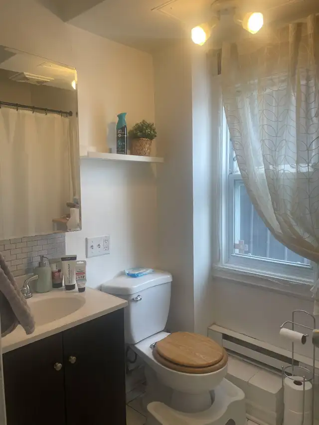 Beau grand 4 1/2 2e étage St-Sauveur Juillet - Photo 12