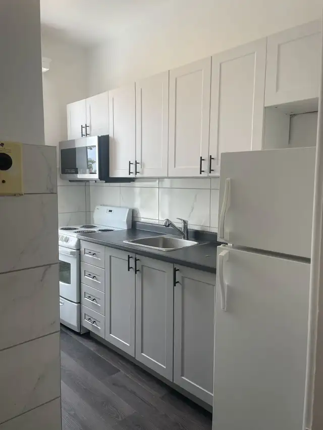 Superbe 3 1/2, Vieux-Québec rénové ! Juillet - Photo 2