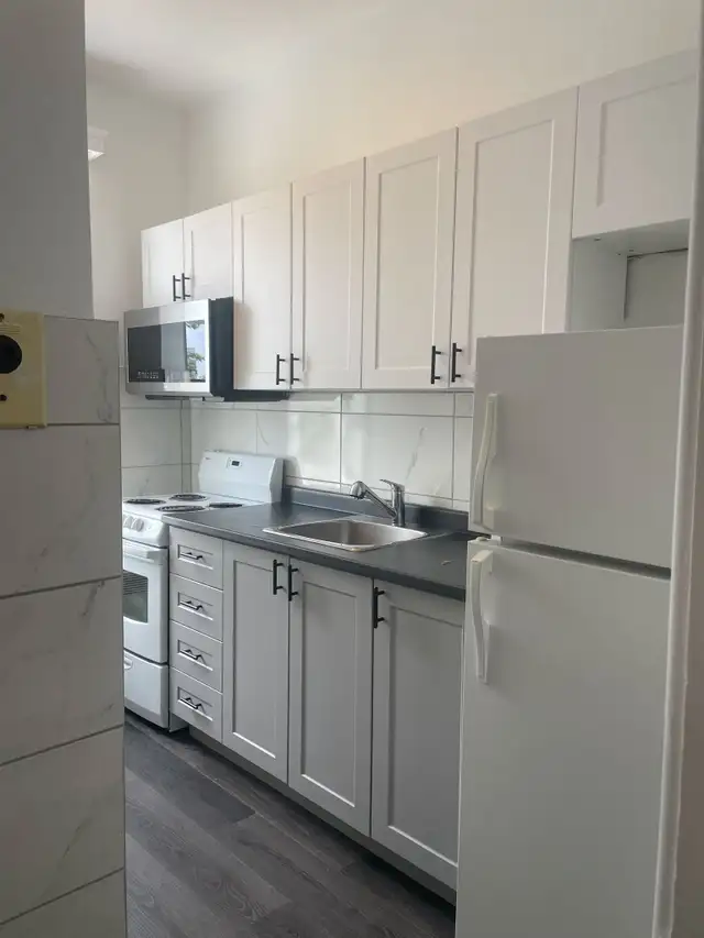 Superbe 3 1/2, Vieux-Québec rénové ! Juillet - Photo 3