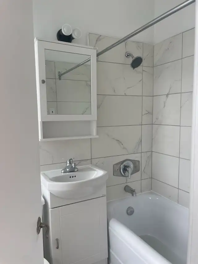 Superbe 3 1/2, Vieux-Québec rénové ! Juillet - Photo 15