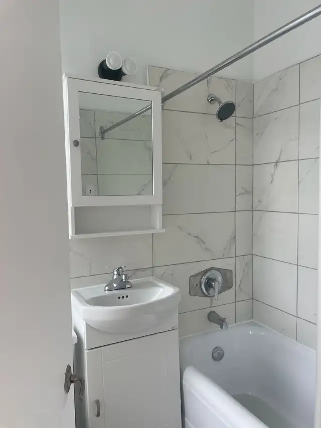 Superbe 3 1/2, Vieux-Québec rénové ! Juillet - Photo 17