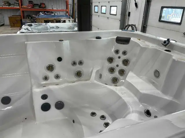 2015 Arctic Spa Okanagan Swim Spa w/ Covana Cover – Fully Refurb - Photo 5