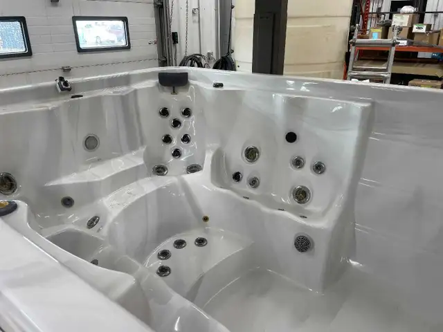 2015 Arctic Spa Okanagan Swim Spa w/ Covana Cover – Fully Refurb - Photo 6