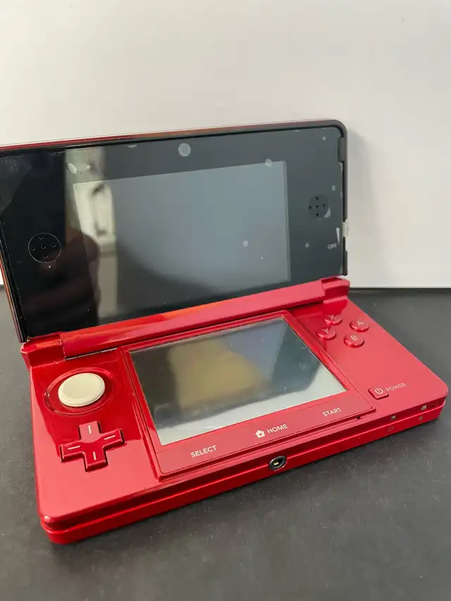 NINTENDO 3DS RED W/CHARGER - Photo 2