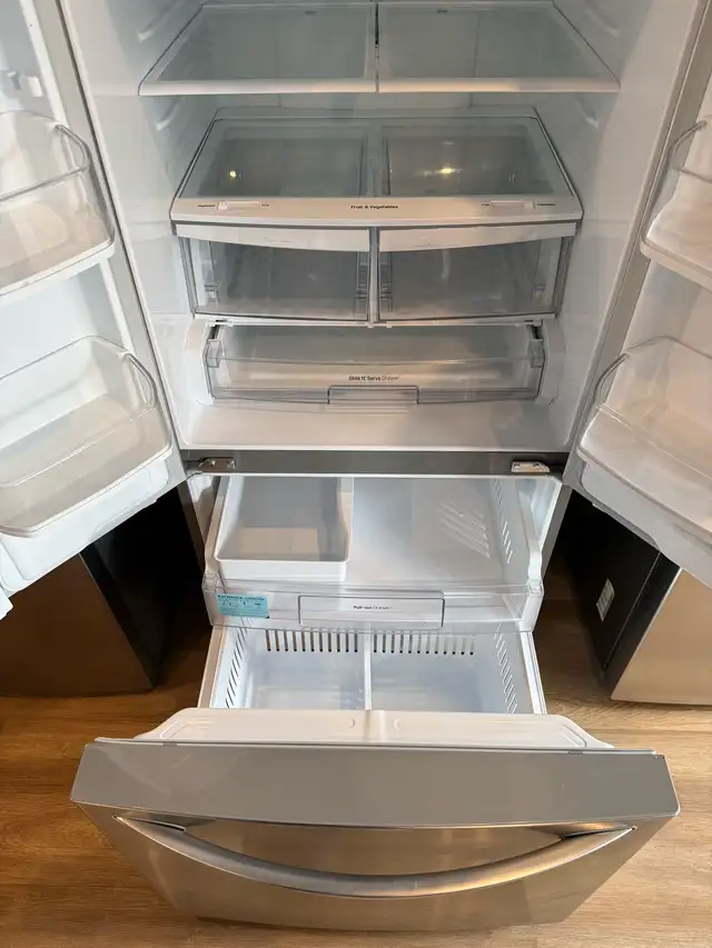 LG 30" Stainless Steel French Door Fridge - Photo 3