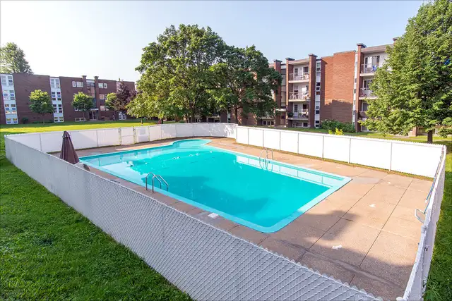 3 1/2 entièrement rénové - Place de la Monnerie - ID 4456 - Photo 2