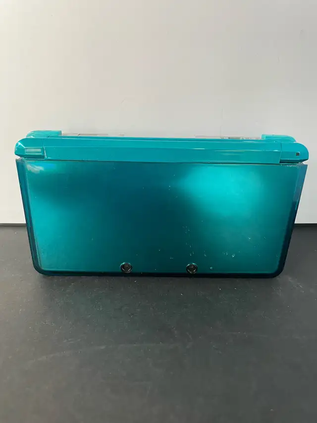 NINTENDO 3DS W/CHARGER