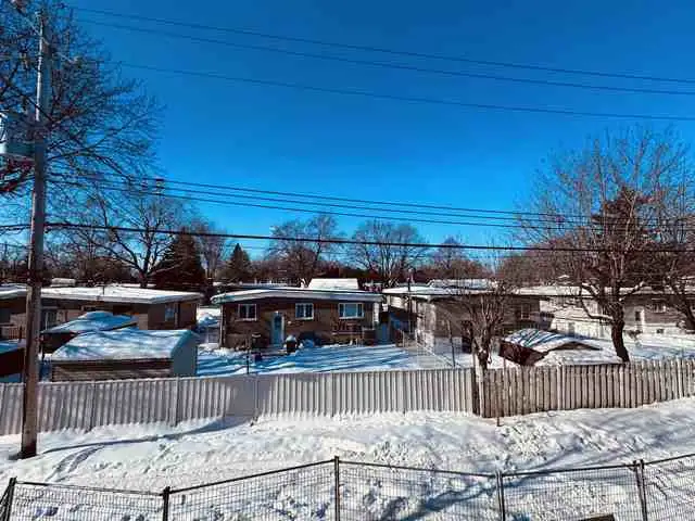 Pointe-aux-trembles 4/12 neuf, chiens acceptés 1er juillet 2026 - Photo 16