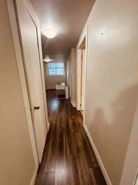 metro prefontaine, 41/2 demi sous sol ,cour aout 2026 - Photo 5