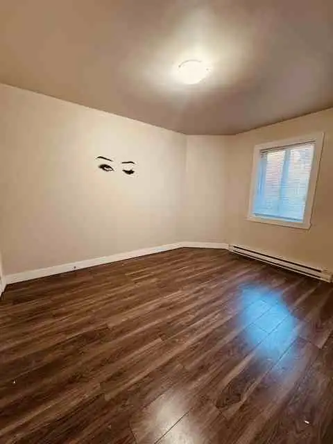 metro prefontaine, 41/2 demi sous sol ,cour aout 2026 - Photo 10