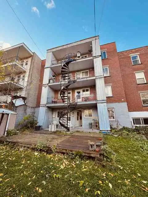 metro prefontaine, 41/2 demi sous sol ,cour aout 2026 - Photo 11