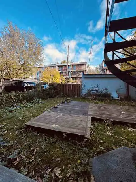 metro prefontaine, 41/2 demi sous sol ,cour aout 2026 - Photo 12