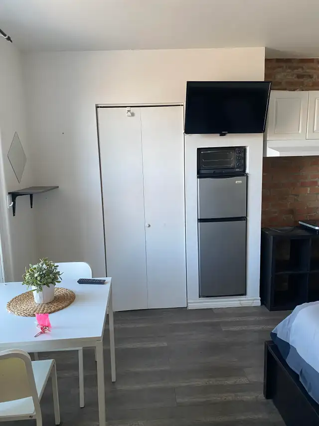 Métro Berri studio meublé 1er mai 2026 - Photo 2