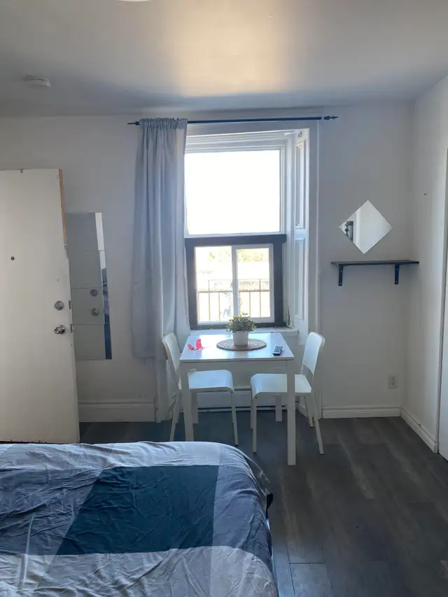 Métro Berri studio meublé 1er mai 2026 - Photo 4