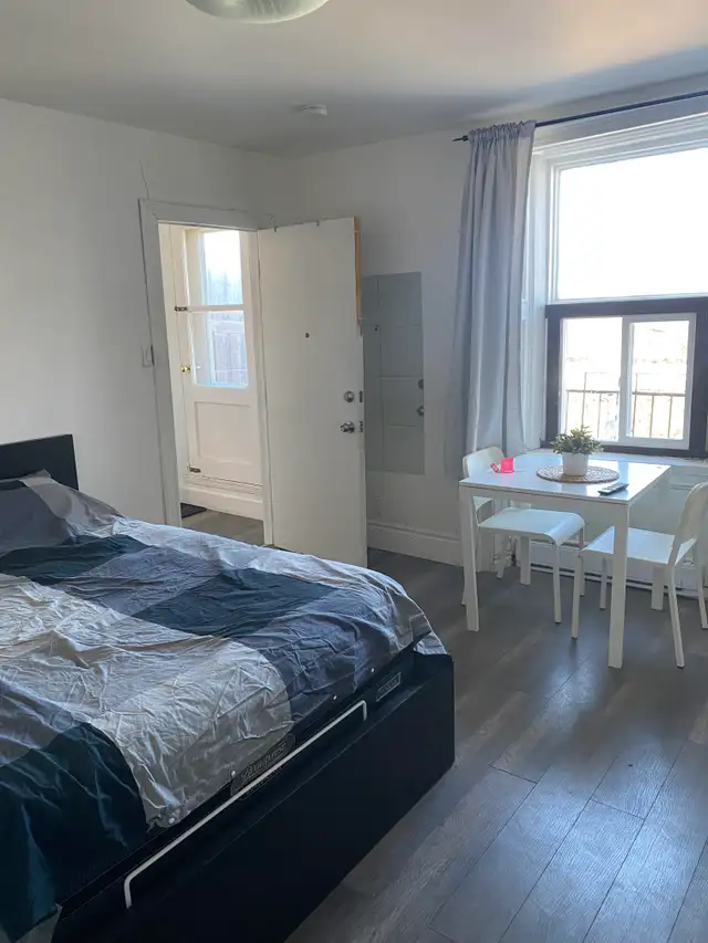 Métro Berri studio meublé 1er mai 2026 - Photo 5