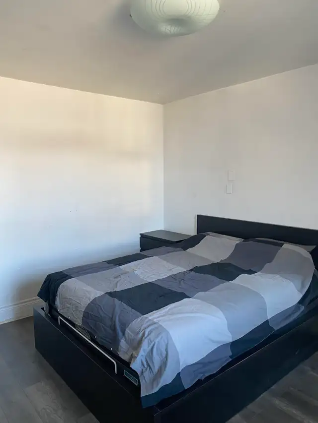 Métro Berri studio meublé 1er mai 2026 - Photo 8