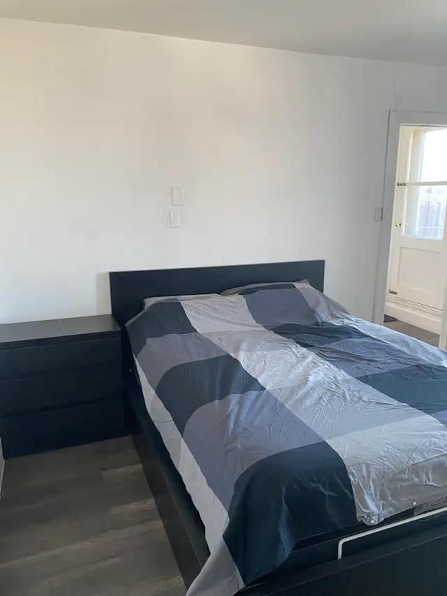 Métro Berri studio meublé 1er mai 2026 - Photo 9