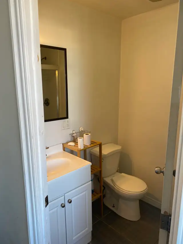 Métro Berri studio meublé 1er mai 2026 - Photo 10