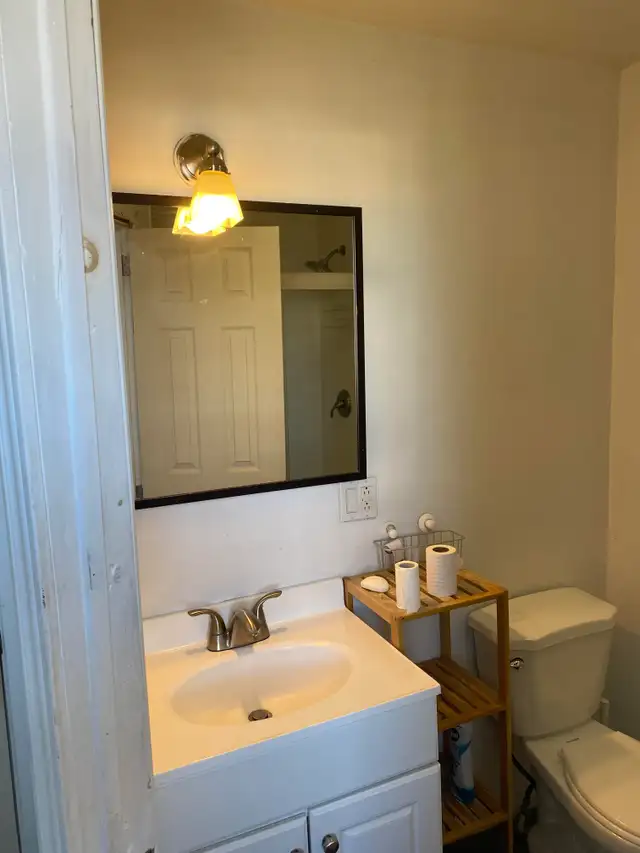 Métro Berri studio meublé 1er mai 2026 - Photo 11