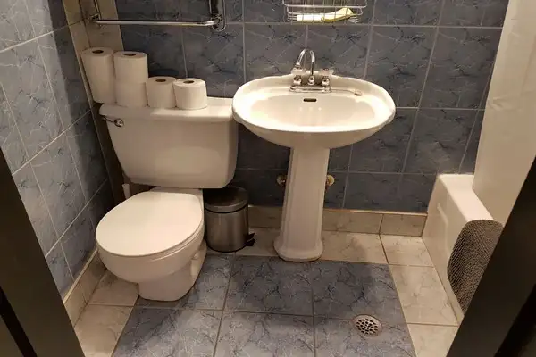 MÉTRO BERRI, grand studio meublé  1er mai (1er juin OK) - Photo 5