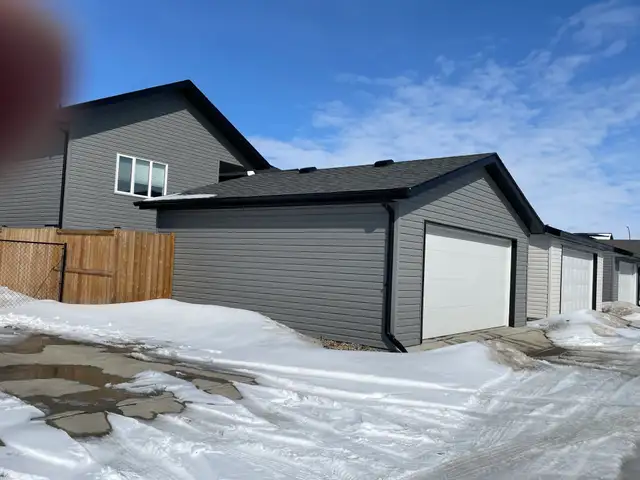 ASPEN RIDGE - 3 BEDROOM, AVAILABLE NOW - Photo 3