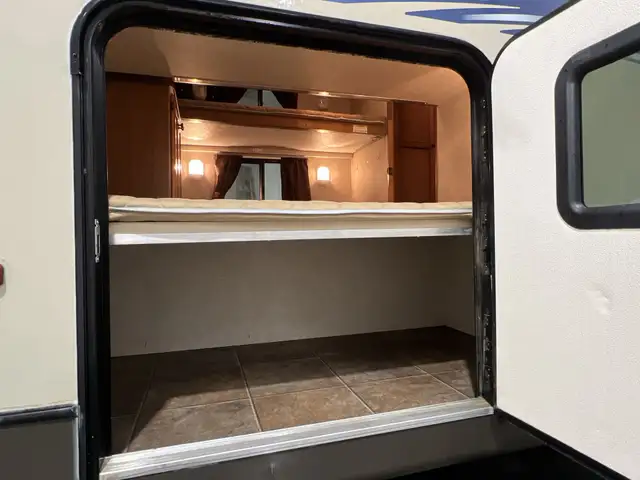 2013 Crossroads Sunset Trail 29SS SPACIOUS, REAR BATH. - Photo 12